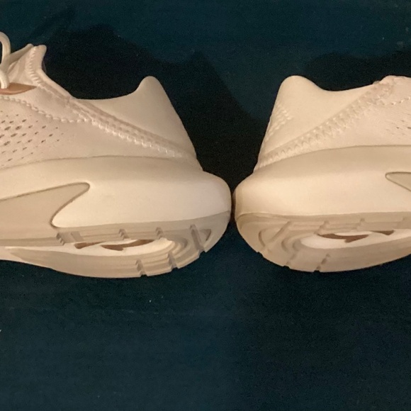 OLUKAI KAHOLO WOMANS TAN/TAPA - Picture 12 of 16